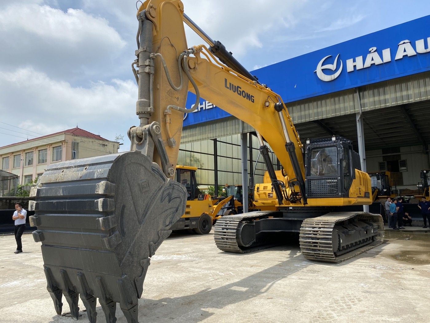 Máy Xúc Đào Bánh Xích LiuGong CLG952EHD - Giải Pháp Tối Ưu Cho Công Trình Nặng